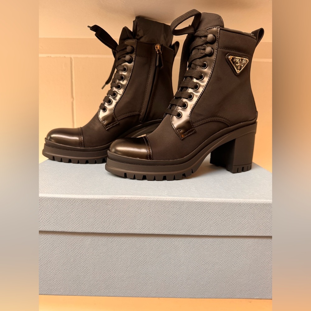 NWT 🔥🔥Prada Women's Black Lace-Up Boots